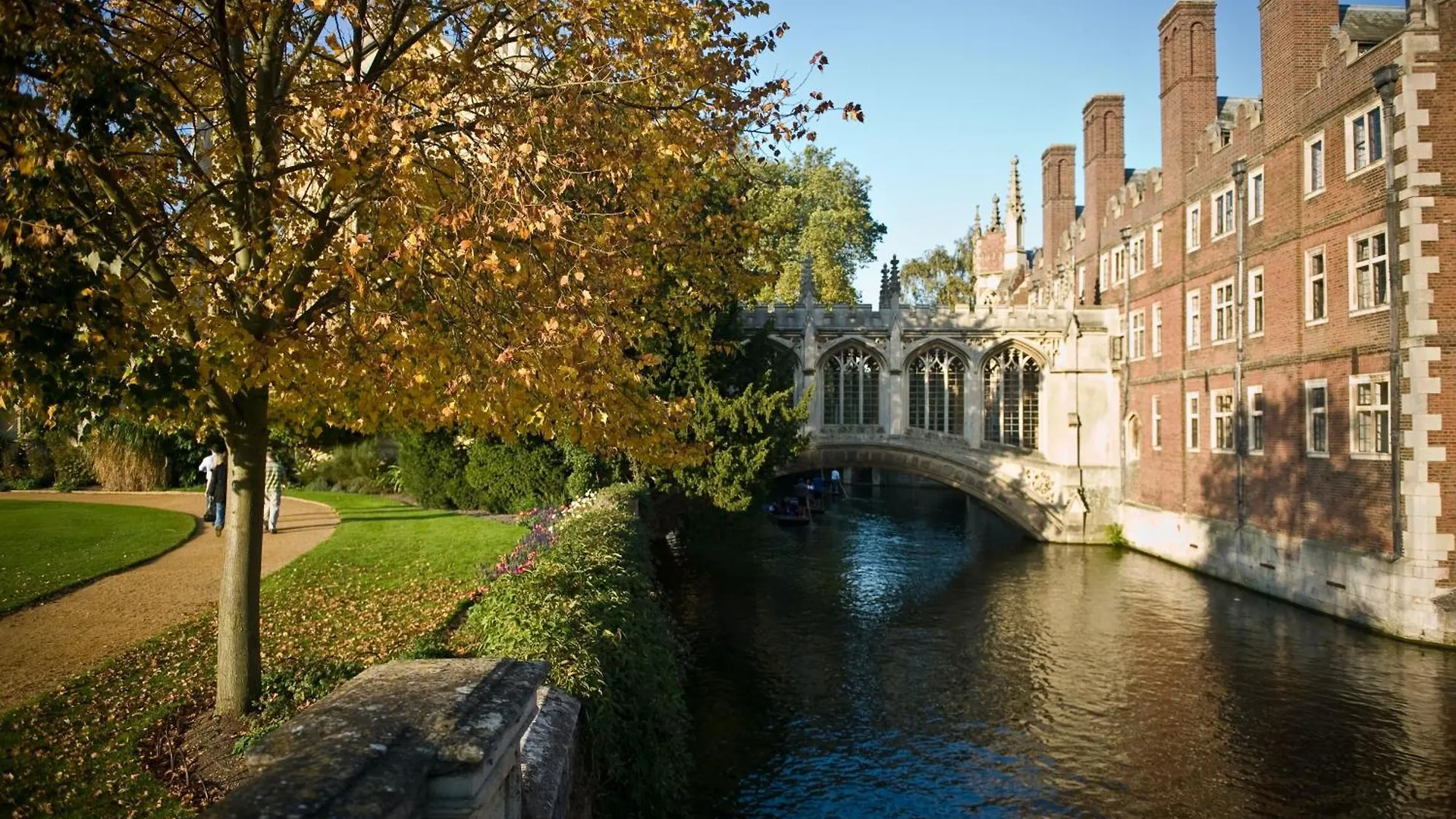 Cambridge Narrowboats - Beautiful New Moon Narrowboat Hotel United Kingdom