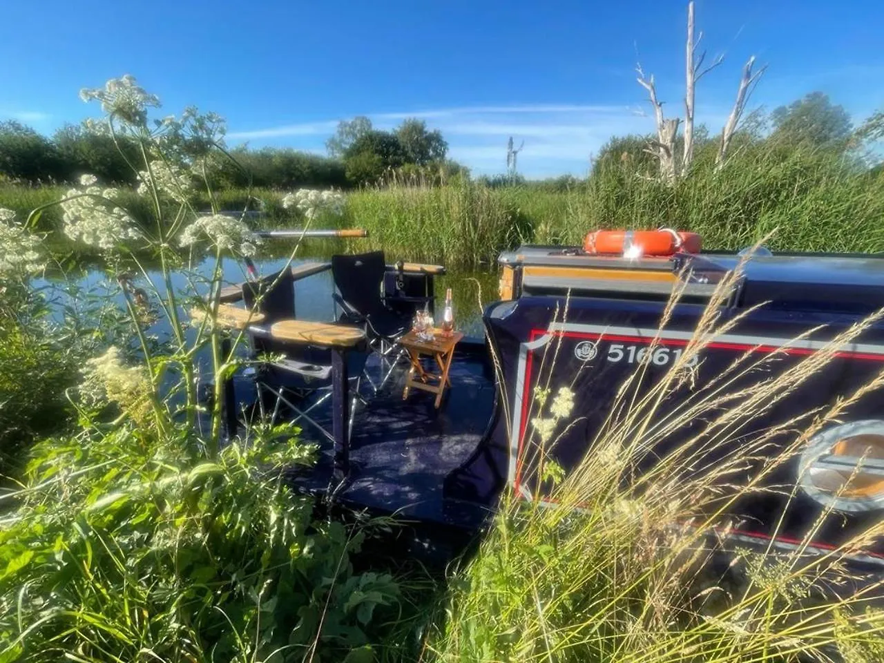 Botel Cambridge Narrowboats - Beautiful New Moon Narrowboat Hotel