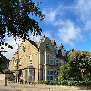 3* Maison d'hôtes A&b Ltd