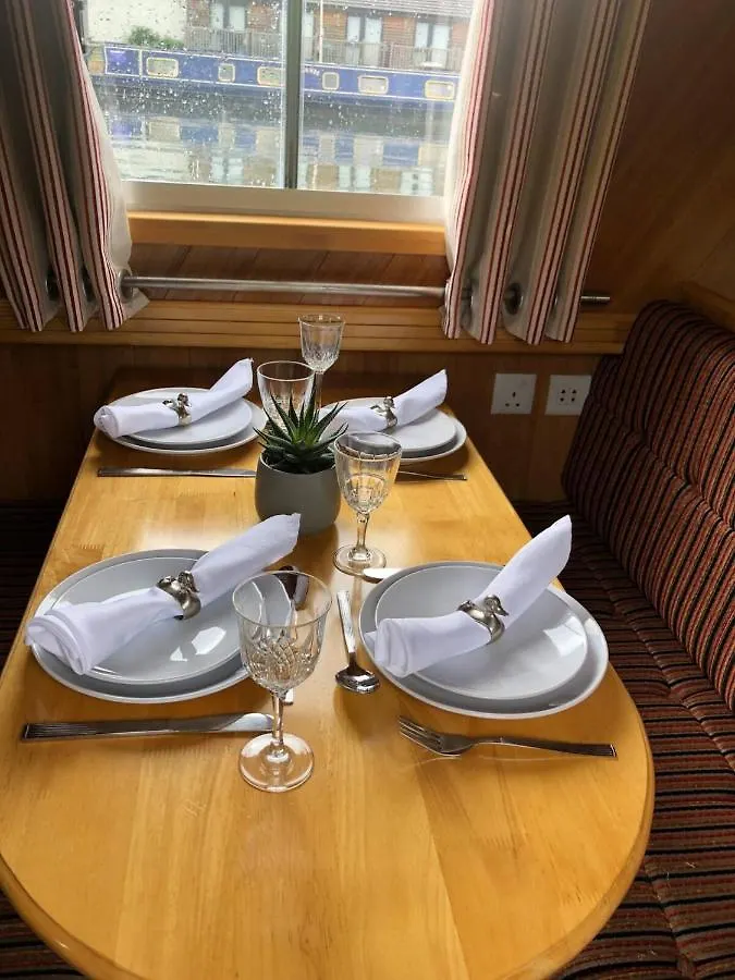 Hotel Cambridge Narrowboats - Beautiful New Moon Narrowboat Reino Unido