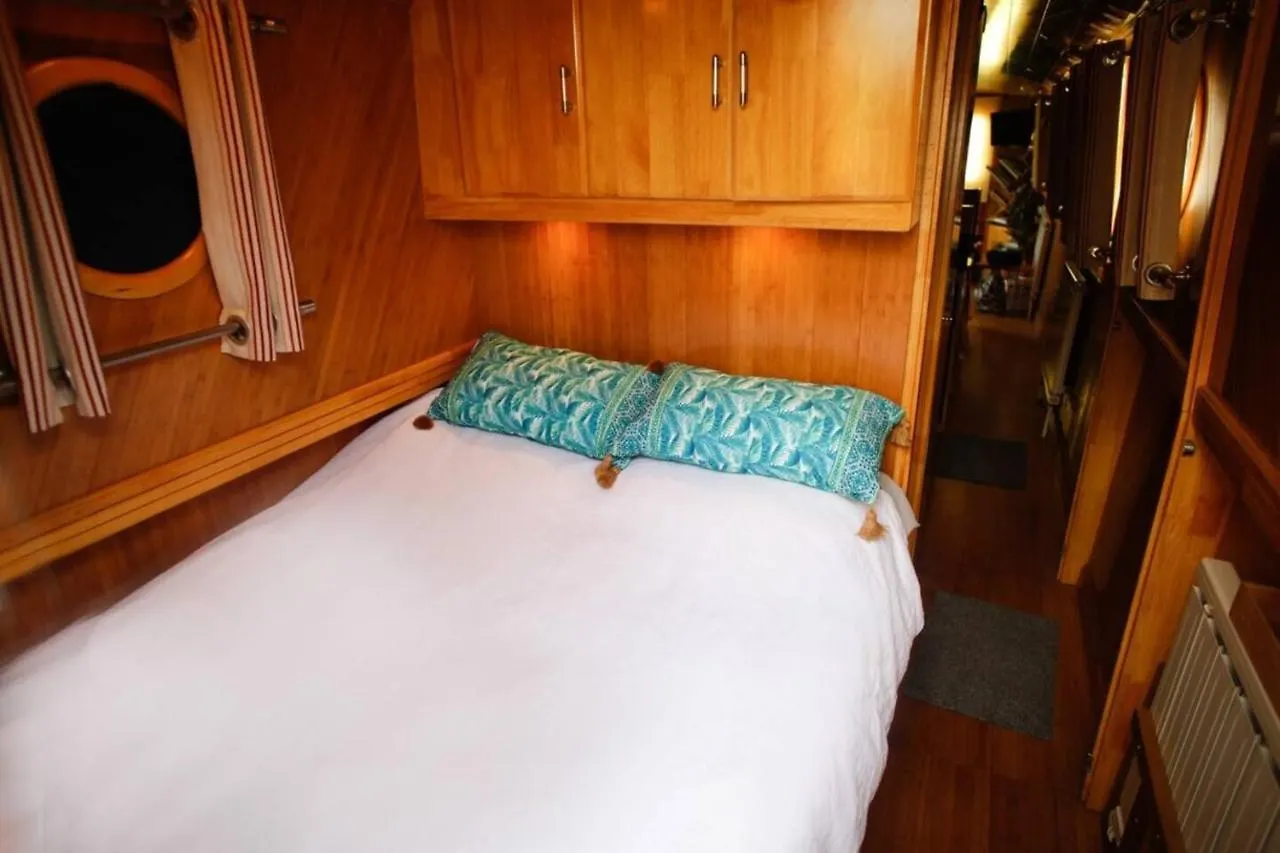 Hotel Cambridge Narrowboats - Beautiful New Moon Narrowboat Hotel en barco