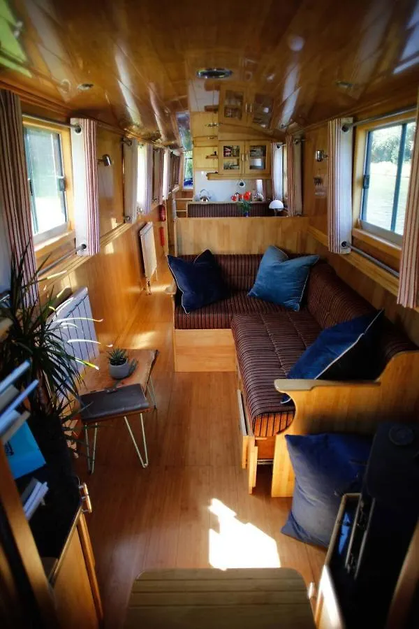 Hotel en barco Hotel Cambridge Narrowboats - Beautiful New Moon Narrowboat