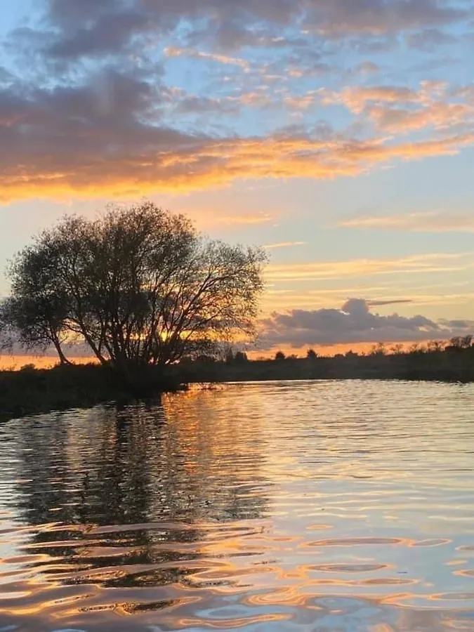 Hotel Cambridge Narrowboats - Beautiful New Moon Narrowboat Reino Unido